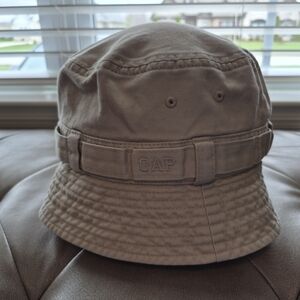 GAP S/M Khaki Bucket Hat with Subtle Logo